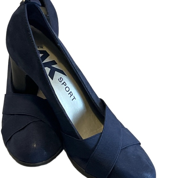 Ann Klein Sport-Navy Blue Cuban Heels 3 inch Heels Shoes( size 6M ) - Picture 4 of 4